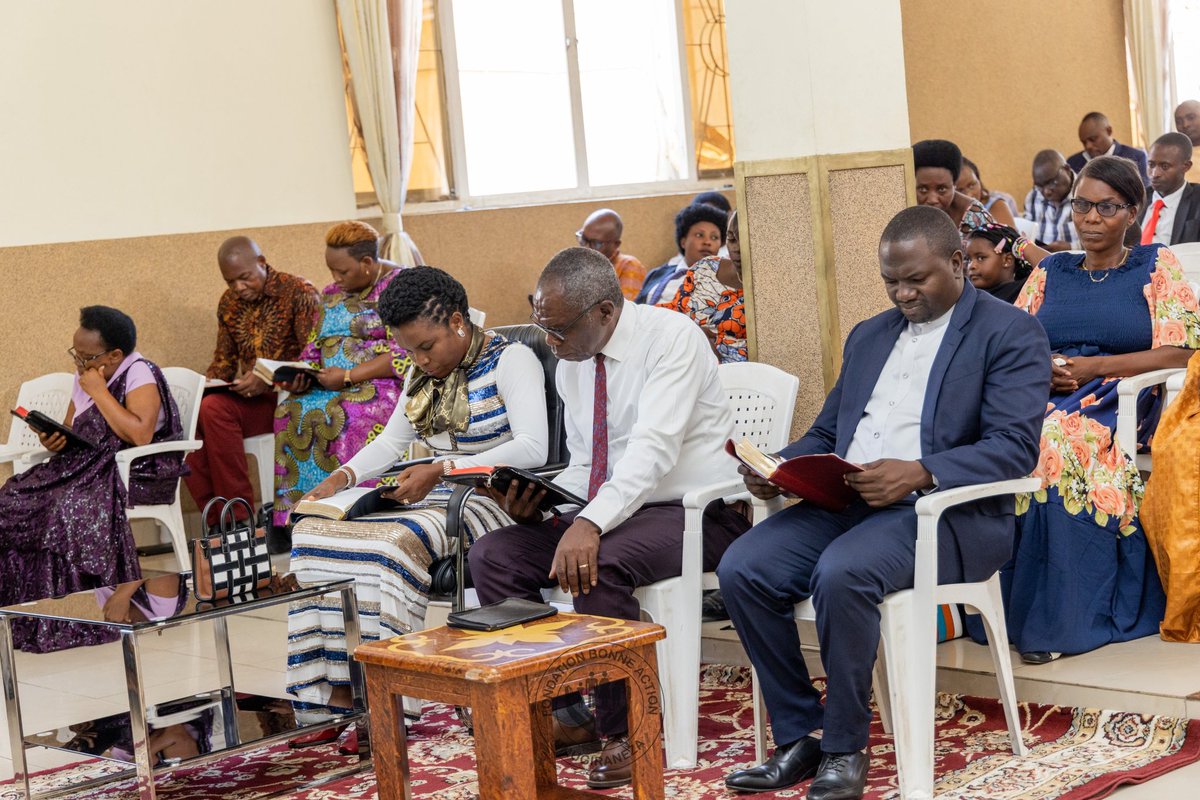 La Première Dame S.E Angeline Ndayishimiye s'est associée aux fidèles chrétiens de l'église des amis #Rohero lors de la célébration dominicale de ce 28 avril 2024. Elle a eu l'opportunité de partager la parole divine avec les dévots de cette institution ecclésiastique.