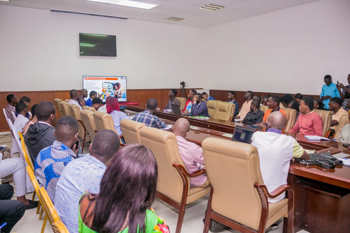 Pendant le salon <a href="/OsianeCg/">Osianecg</a>, j'ai eu le privilège d'animer un atelier sur l'optimisation de la présence de marque sur les médias sociaux. Ce fut un moment assez stimulant. Toutes mes félicitations aux organisateurs.
#Formation #Digital #OSIANE2024