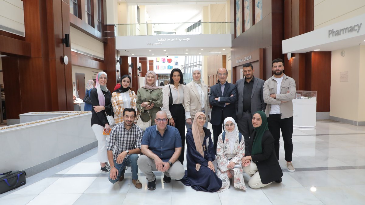 قام طلبة برنامج الماجستير في معهد الإعلام الأردني بزيارة الأسبوع الماضي إلى مركز الحسين للسرطان، بهدف التعرف على إمكاناته الطبية والخدمات الجليلة التي يقدمها لمرضى السرطان. #معهد_الإعلام_الأردني #JMi @KHCFKHCC
