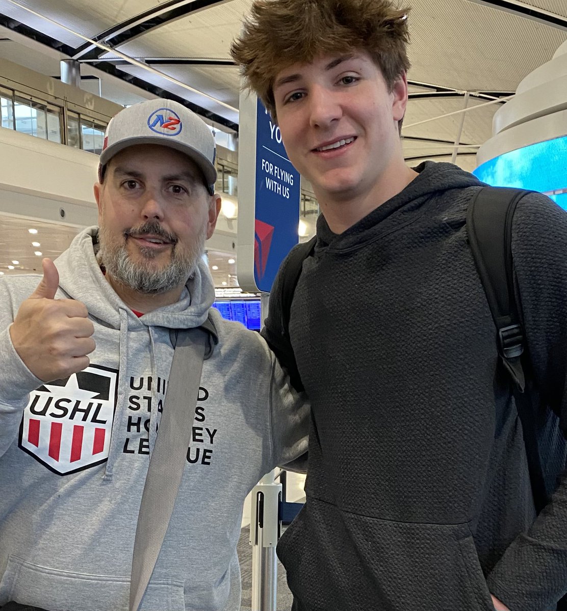 NZ Prep's Defenseman of the Year Caeden Herrington headed back to @holderpuck after his time with Green Bay in the USHL. Terrific young man. Murph, however, was yelling at Delta. ➡️ neutralzone.net/prep-mens/2024…