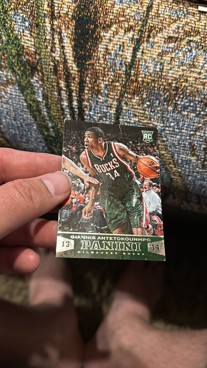 Bought a box of cards on Facebook for cheap. I knew most would probably be damaged with how they were thrown in….. but this one… come on man!