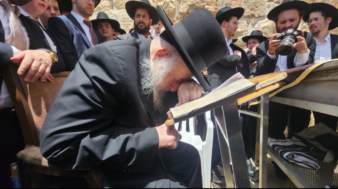 Rav Berel Povarsky Davening at the Kotel