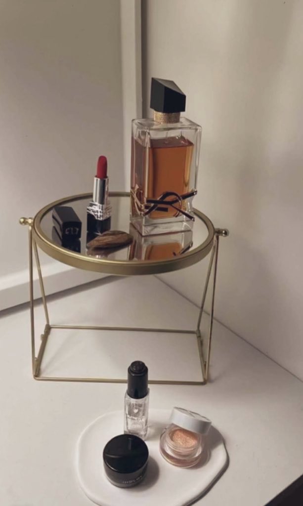 اللحظهه التي تكسرك هي ذاتها التي تصنعك، أنت حصاد اللحظات التي اعتقدت أنها لن تمر ومرّت."