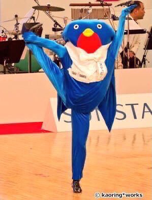 Steppy, a well-dressed ballroom dancing swallow, is the mascot for the CCJ, a Japanese association for ballroom dancers.