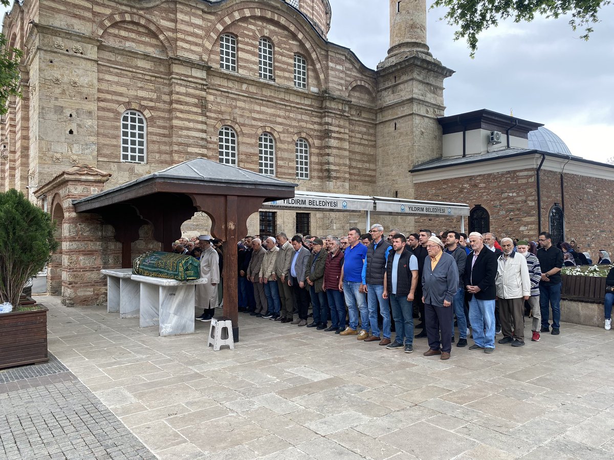 Değerli komşularım Ayşe ve Caner Eratan’ın kıymetli annesi Remziye Koca’ya Allah’tan rahmet, yakınlarına sabır diliyorum. Ruhu şad, mekanı cennet olsun.