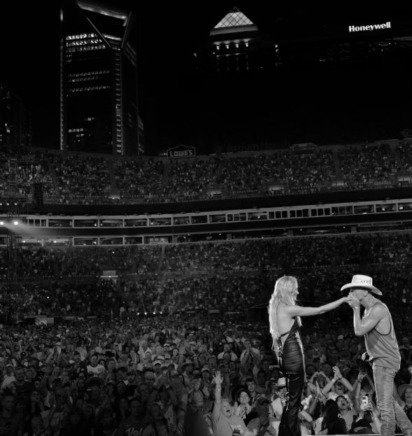 Kenny Chesney (@kennychesney) on Twitter photo Thank you to <a href="/KelseaBallerini/">Kelsea Ballerini</a> for making the stage a lot more beautiful last night in Charlotte, NC. What a suprise and what a moment for all of us. Love you, Kelsea. #SunGoesDownTour Thank you to <a href="/KelseaBallerini/">Kelsea Ballerini</a> for making the stage a lot more beautiful last night in Charlotte, NC. What a suprise and what a moment for all of us. Love you, Kelsea. #SunGoesDownTour