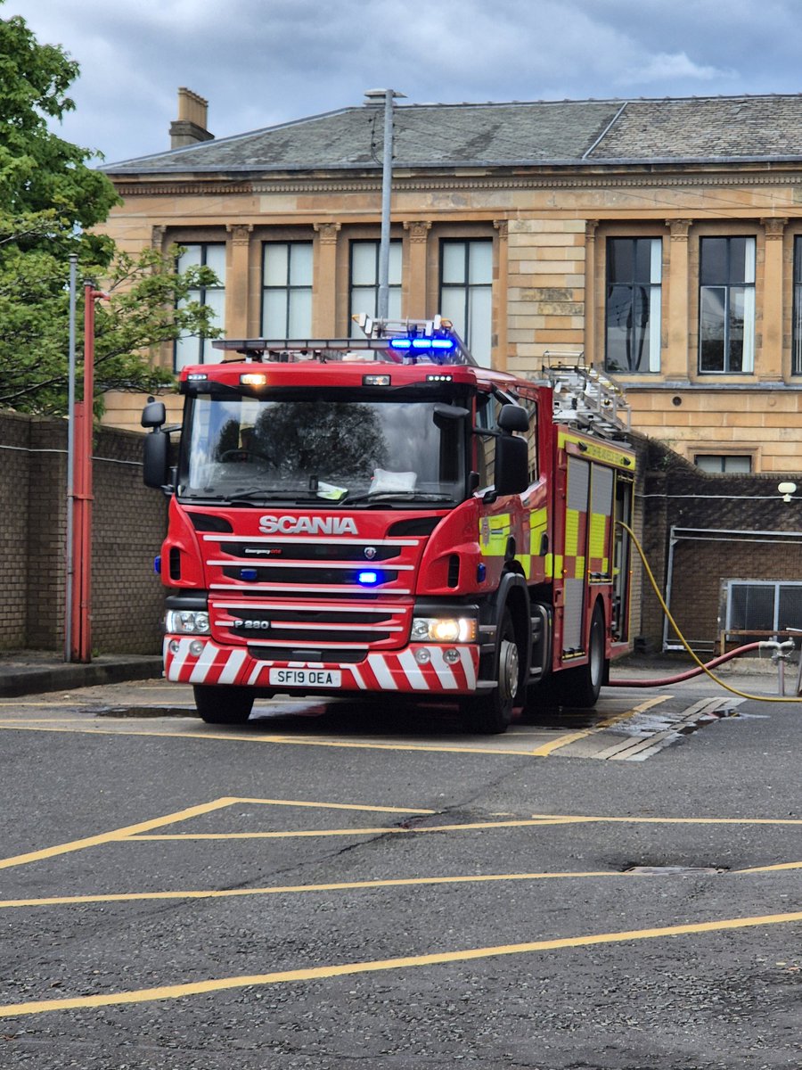 @fire_scot @scotfire_glasgo Govan Fire Station Charity carwash for the @firefighters999 today busy day from the start.