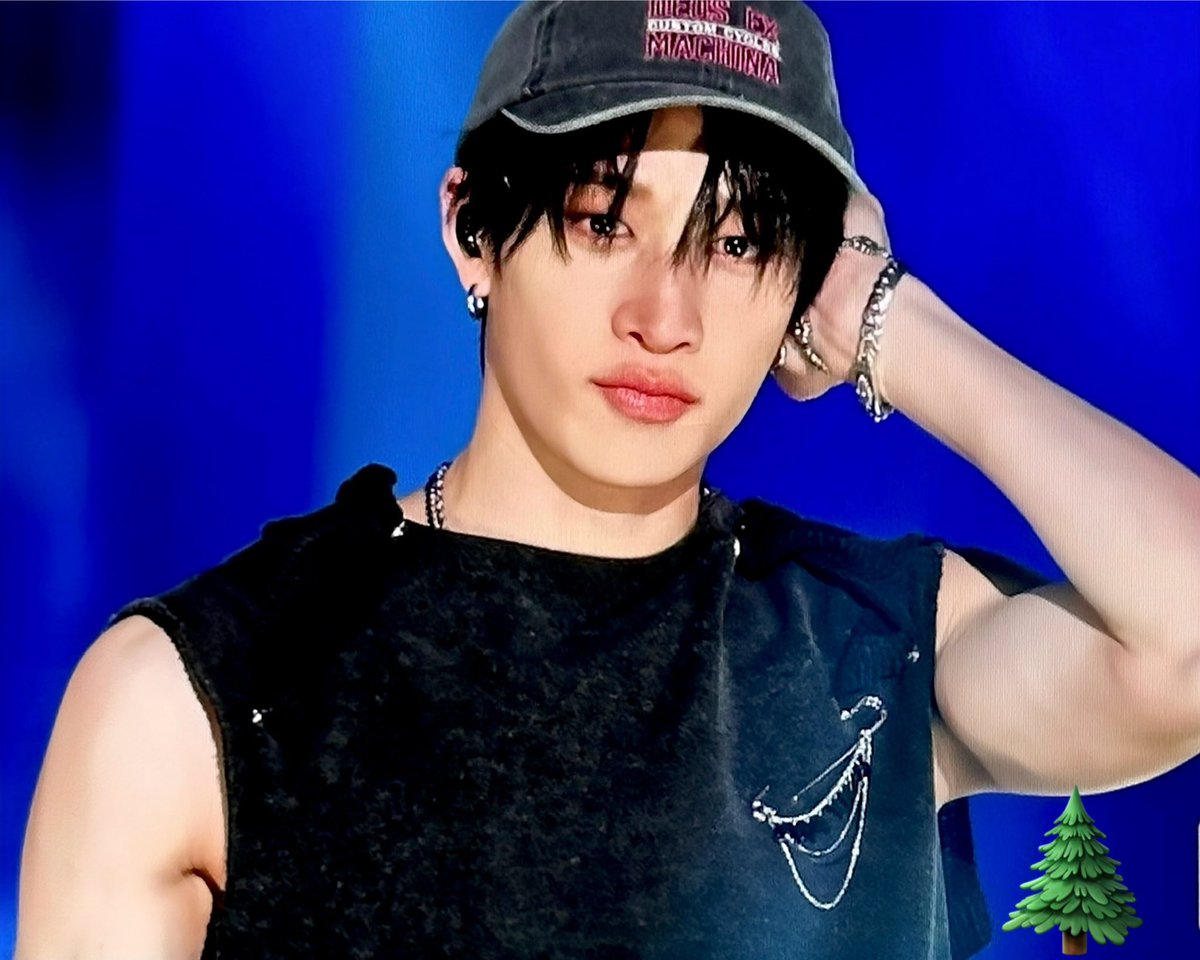 chan’s bratz lips, sparkly eyes, shiny hair and biceps all in one frame should be considered illegal