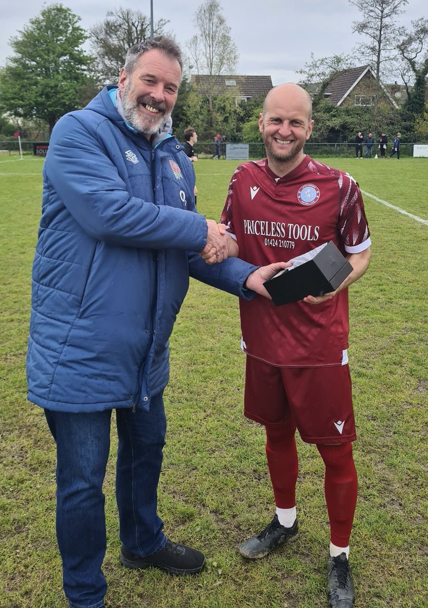 Prior to the game yesterday @eldo21 was presented with the supporters player of the year by @shaunstewart3 Thanks to Paul Crone at Priceless Tools for his continued sponsorship #GLB