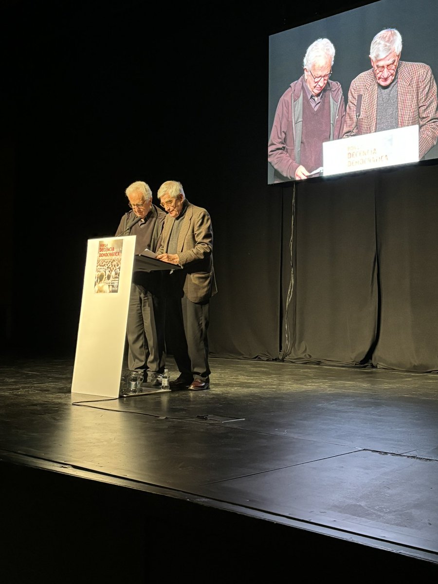 Personalidades de la cultura , con la presencia de los sindicatos @CCOO y @UGT_Comunica se unen por la decencia democrática: “No queremos volver atrás” “No nos da la gana “ Ahí estábamos @psoe_m @MercedesDS21 @isauralealf @jalloul_hana y @manvillaacosta 💪 #PedroNoEstasSolo