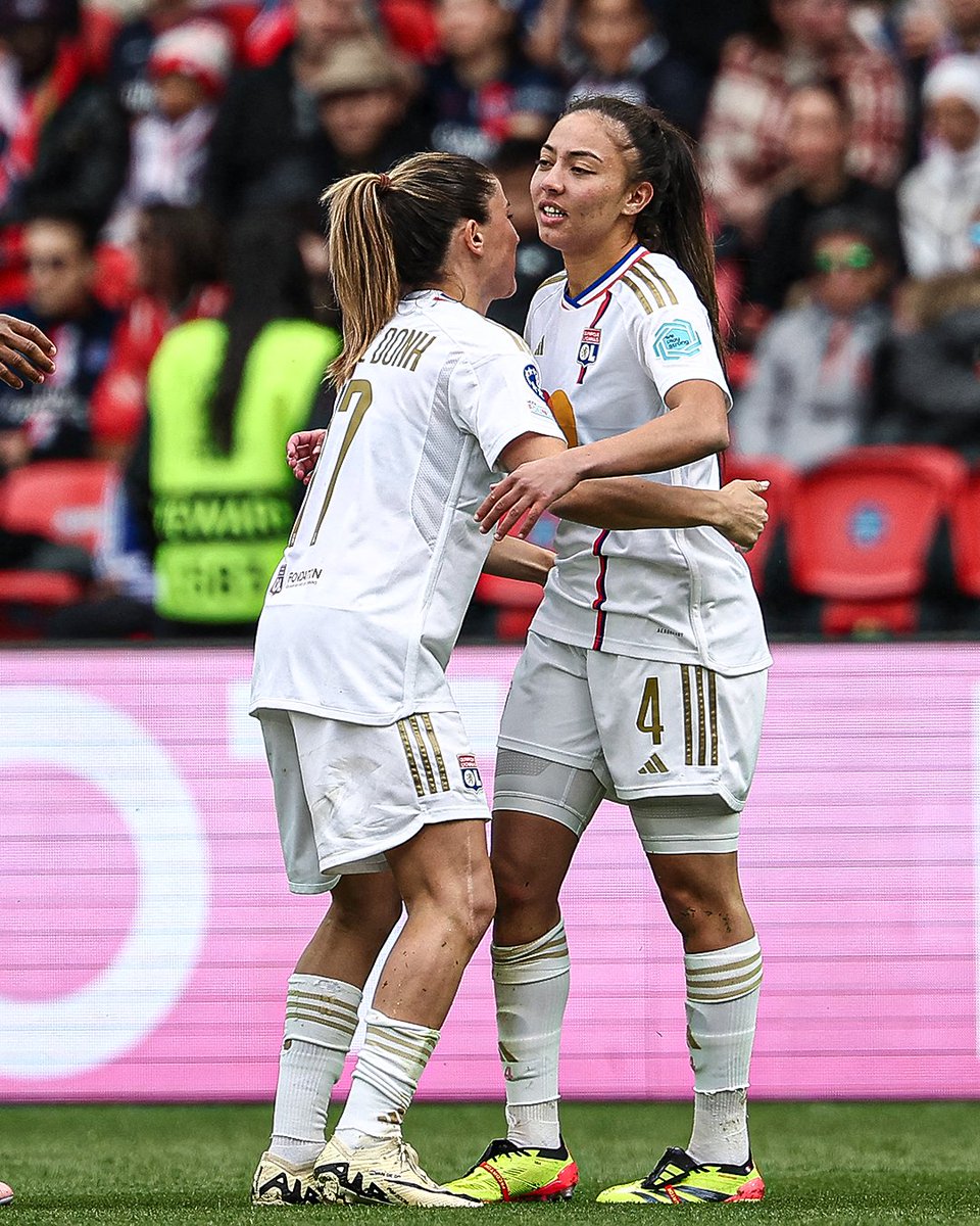 Lyon took just three minutes to open the scoring against PSG in their UWCL second-leg 💫

#UWCL #OLPSG