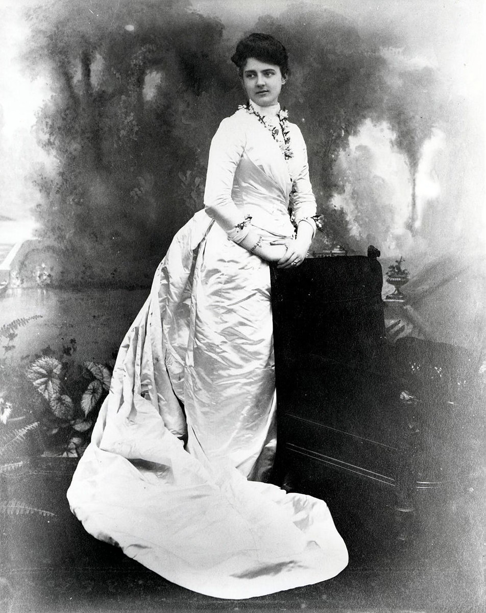 When President Grover Cleveland married Frances Folsom (pictured), becoming the first president to marry at the White House, the youthful Mrs. Cleveland immediately stepped into the spotlight—and she was a hit! At just 21 years old, she brought youth & charm to the White House.