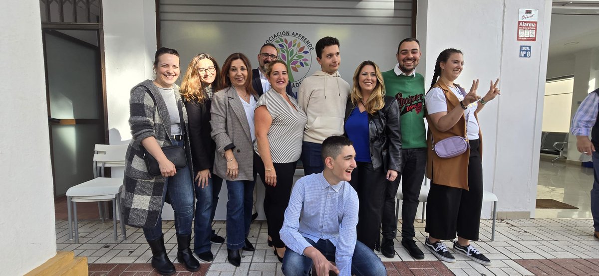 Acompañamos a la asociación Aprende Benalmádena en la inauguración de su nueva sede en Calle Los Cármenes.

La ilusión de las familias que ayer se congregaron en la inauguración, son la prueba del esfuerzo y dedicación de esta asociación y  sus colaboradores.

¡¡Admirable!!