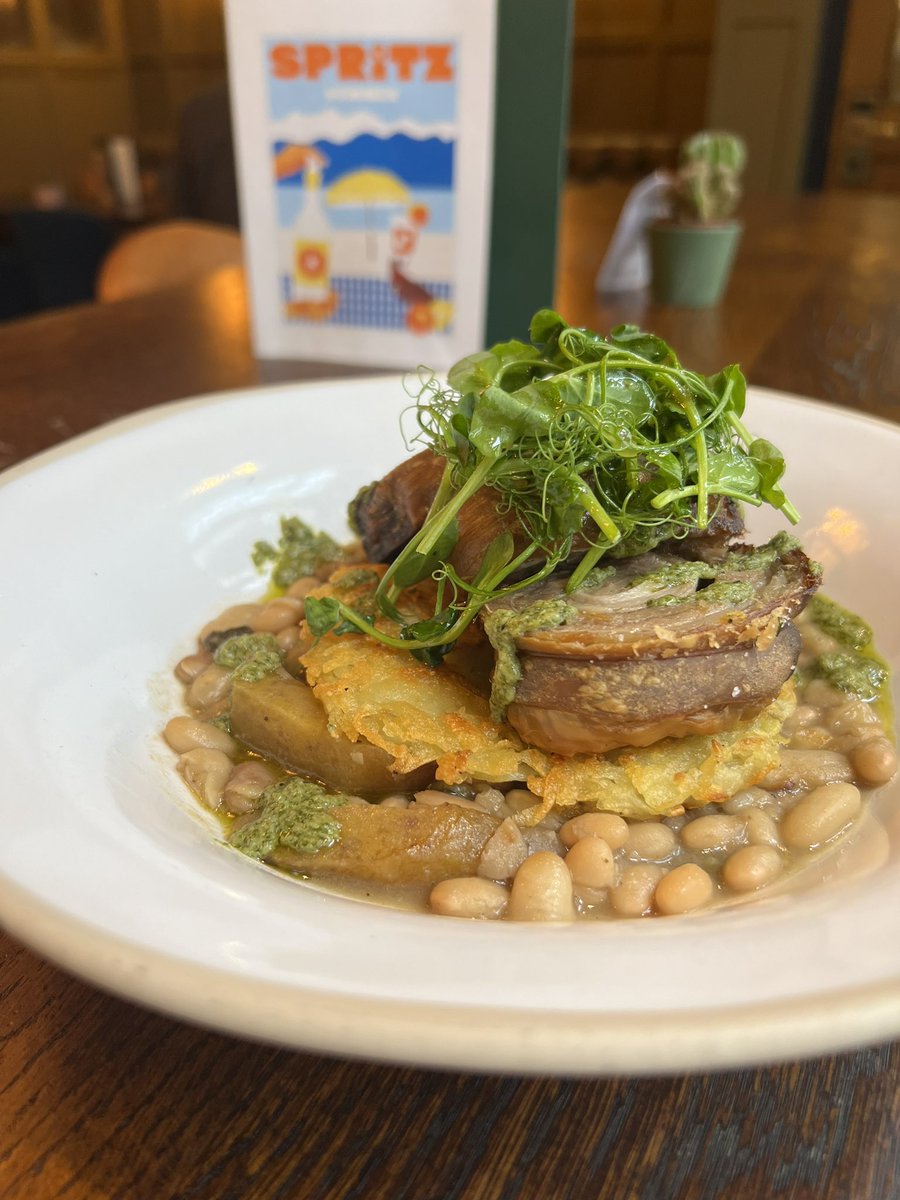 Rolled breast of Welsh lamb 🐑 

One of our new spring main, served with apricot and bean cassoulet, mint and caper sauce. So tasteful 💥

Pop in and try our new Spring menu 👨🏻‍🍳

#youngspubs #youngschefs #pubwithrooms #pubsbristol #lambdishes #visitsouthwest #visitbristol #bristol