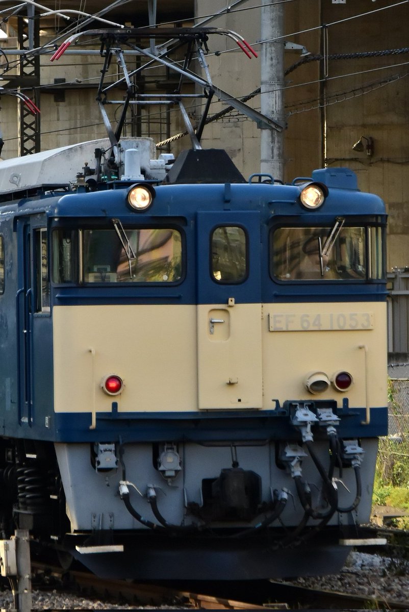 4/28
SL運転に伴う高崎入換､入区
EF64-1053
高崎駅南側電留線付近､車両センター付近にて
機関車の位置的に1053が入換やるんじゃねぇかなと思い行ってみたところ予想が的中
前回の入換撮影時は高崎アリーナから撮影したので今回は反対側から真横を通る姿を撮影しました
お会いした方々お疲れ様でした