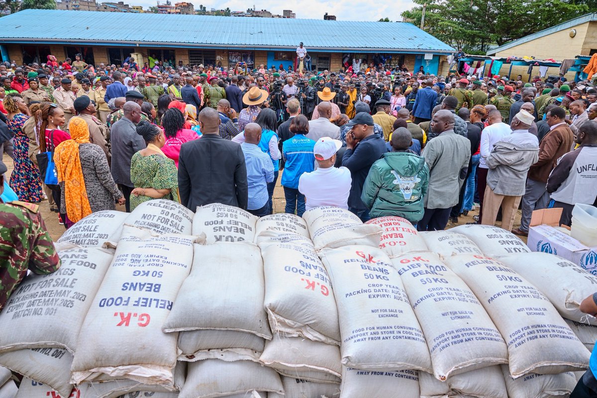 With DP Gachagua and CS Penina Malonza i distributed food to Mathare flood victims today.