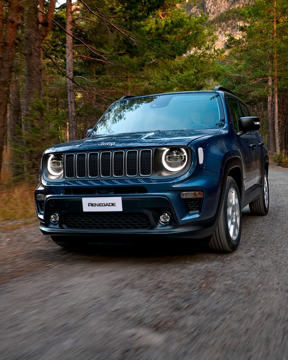 Vous savez ce que l'on dit : 'Là où la route s'arrête, l'aventure commence' 🤟🏻 Au quotidien, prenez les transports en commun. #SeDéplacerMoinsPolluer #Jeep #Renegade4xe #Jeep4xe