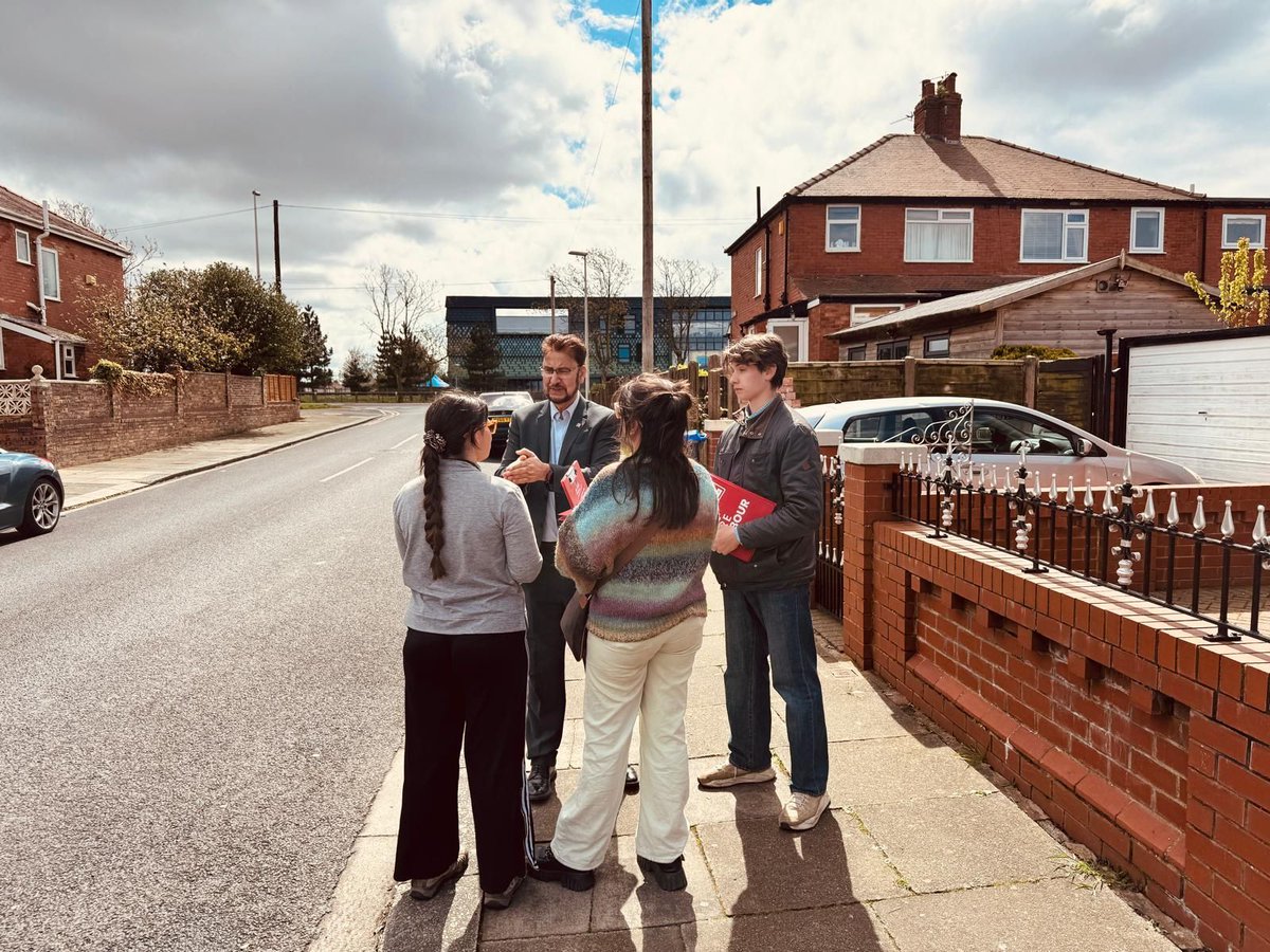 The #BlackpoolSouth by-election is this week! It was a pleasure to head to the seaside to support @ChrisPWebb. Chris ran my office in the European Parliament, so it will be fantastic to have him join me on the green benches. He'll be a great champion for Blackpool.