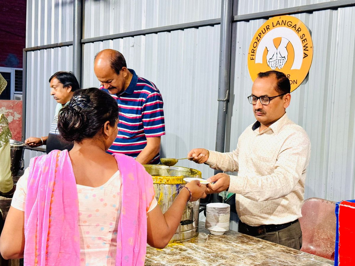 शाम की लंगर सेवा @Civil Hospital, Firozpur City🙏
#Firozpurfoundation
#फिरोजपुरफाउंडेशन
#firozpurlangarsewa
#dailylangarsewa
#ZeroHungerZeroWaste
#CivilHospital
#aapkibadaulat 
#ServeTheNeedy