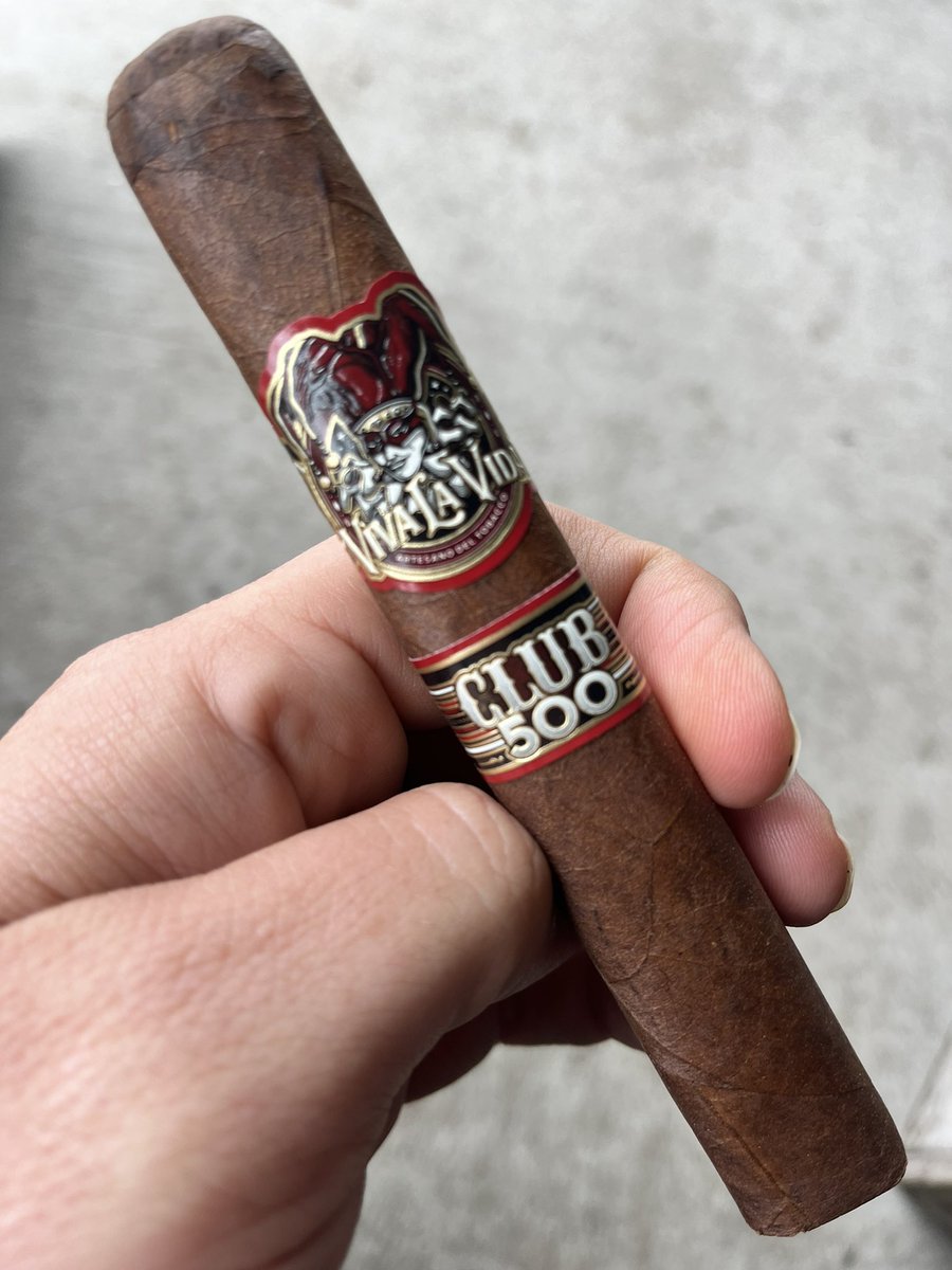 #nowsmoking #cigars Viva La Vida is a nice one. Club 500