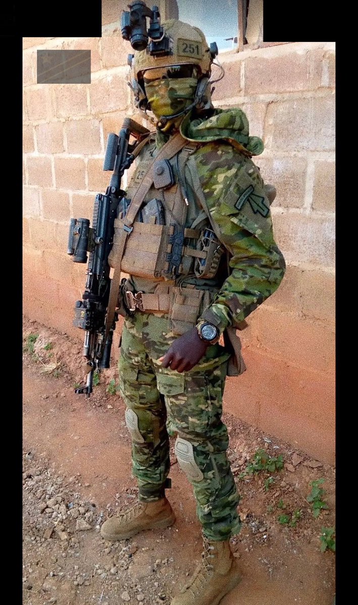 Picture showing very advanced equipment used by FARDC personnel. 🇨🇩

#fardc #congo #ponabendele🇨🇩 #military #africanmilitary #kongo #specialforces #thegreatcongo