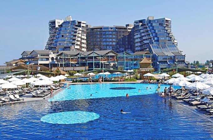 Otel Türkiye’de Sahibi Türk Milliyet farkı ücreti(!) ceza ödeyen Türk HABERE BAK! “Antalya Limak Lara Hotel'e daha ucuz olduğu için İngiliz web sitesi üzerinden rezervasyon yapan müşteri Türk olduğu farkedilince 120 Euro 'MİLLİYET FARKI ÜCRETİ!” tahsil edildi.”