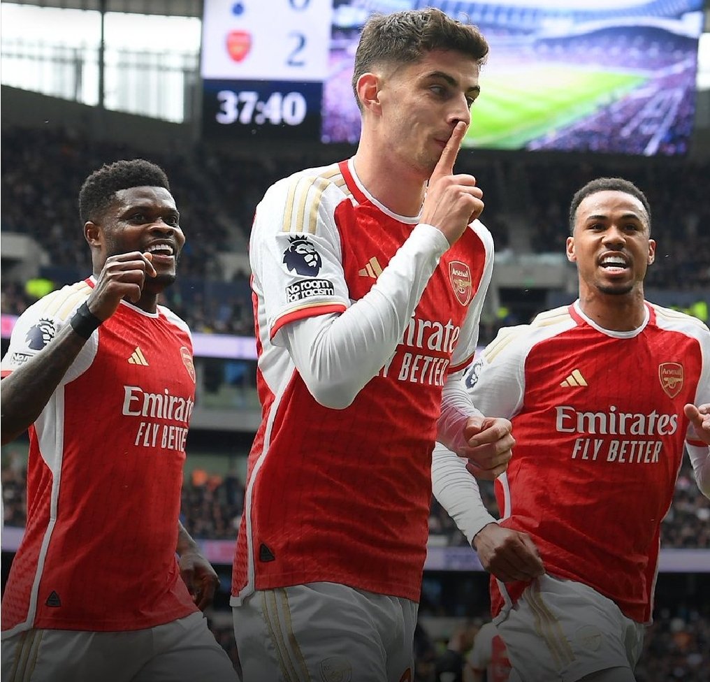 Arsenal beat Tottenham 3-2 and go 4 points clear at the top of the #EPL #TOTARS