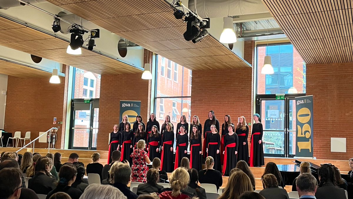 Captivating singing from @RHSMusic2! A real sense of choral warmth and integrity! A fab performance - such a great choir. Congrats! @GSAUK @alunPCadence @lole_simon #singingtransforminglives #GSAChoirOfTheYear #runnersup