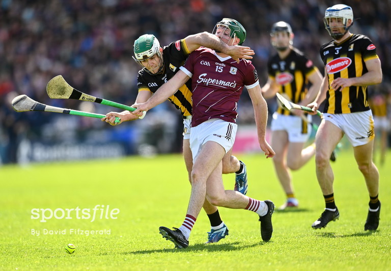 Cathal Mannion of Galway battles for the ball against Paddy Deegan of Kilkenny during the drawn @gaaleinster SHC match at Pearse Stadium. 📸 @sportsfiledfitz sportsfile.com/more-images/77…