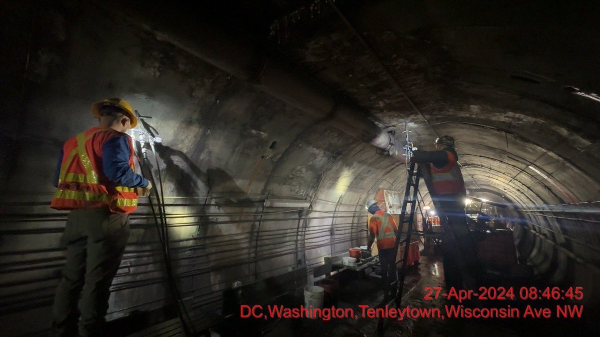 #YourMetro team is working on drain maintenance on BL & SV lines, keeping drainage systems clear of trash & debris. They're also sealing water leaks in the tunnels on the Red Line at Van Ness & Friendship Hts. This weekend's work is vital for a solid transit system. #wmata