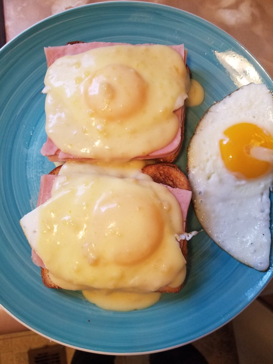Good morning. Made eggs Benedict for breakfast. 😋 Have a nice day.😊