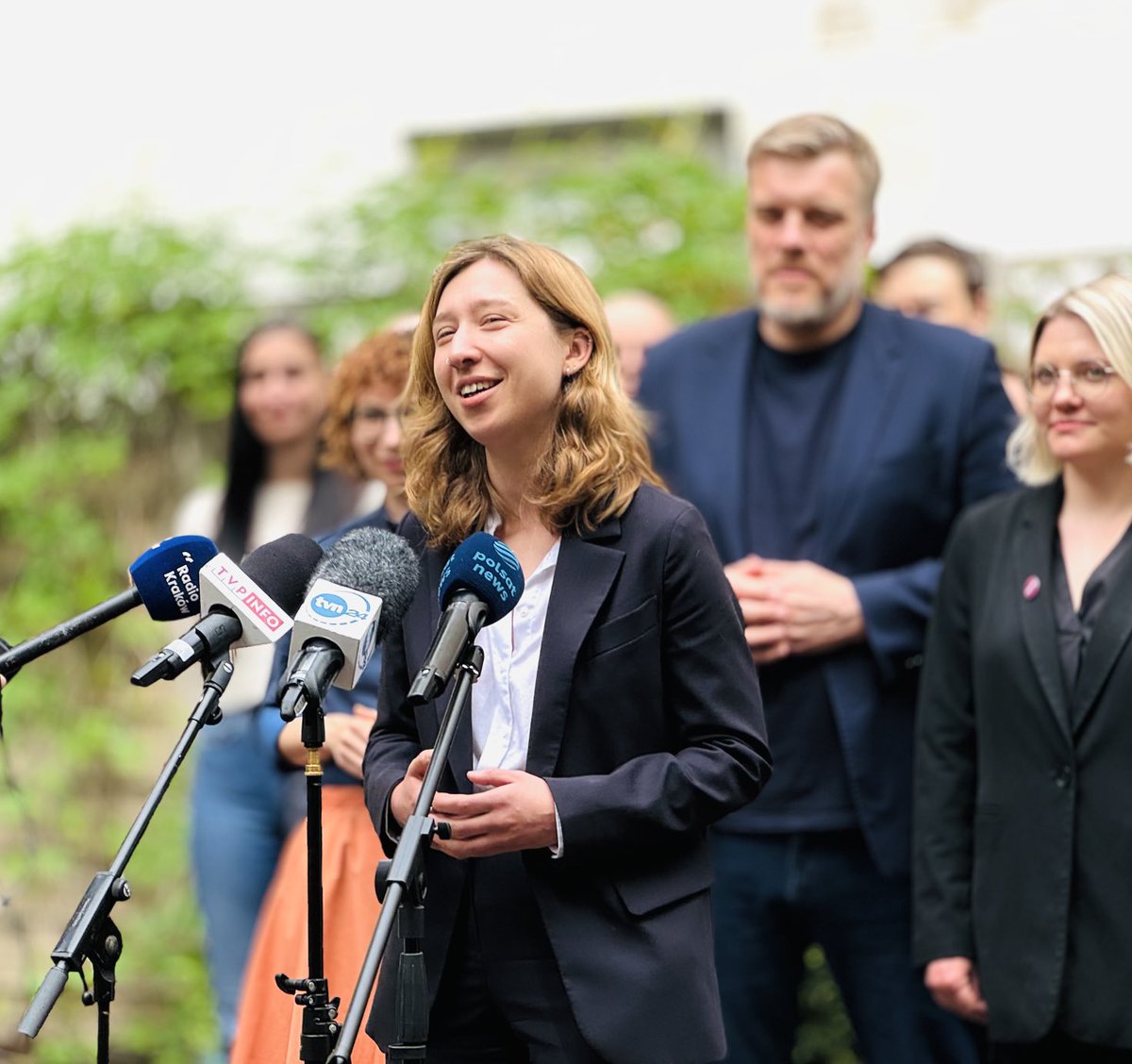 Zapamiętajcie to nazwisko: ⁦@dkolarska⁩! Dorota jest ekspertką od transportu. Skończyła Oxford, pracuje dla Komisji Europejskiej. W Małopolsce zmierzy się z ⁦@BartSienkiewicz⁩ (tak, tym, który stwierdził, że europarlament to 'cmentarzysko dla politycznych słoni').