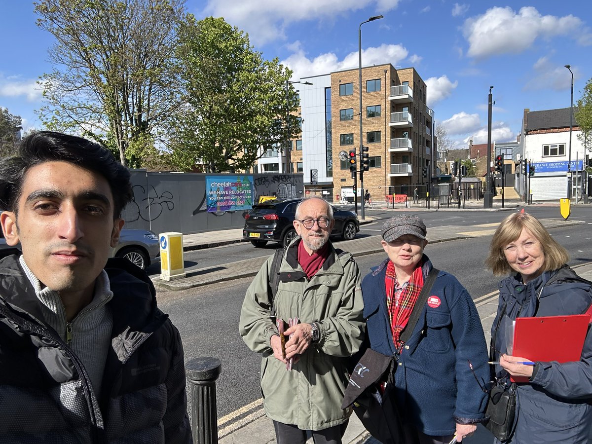 Team Willesden are out on the doorstep reminding residents of the Mayoral and London assembly elections. 

There is a real risk of Susan Hall due to the new voting system. 

On 2 May, vote Sadiq Khan for a continuation of free school meals and better public transport.