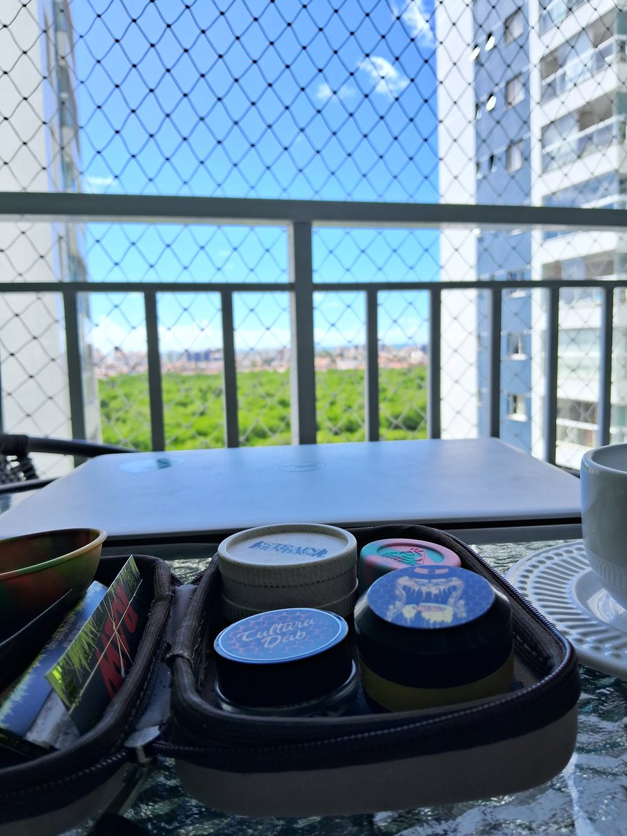 Ciro_biomass's tweet image. Bees, trees and flowers.
📚🐝🌸🍯🔥
#PhDstudy #justchill #meltedsunday