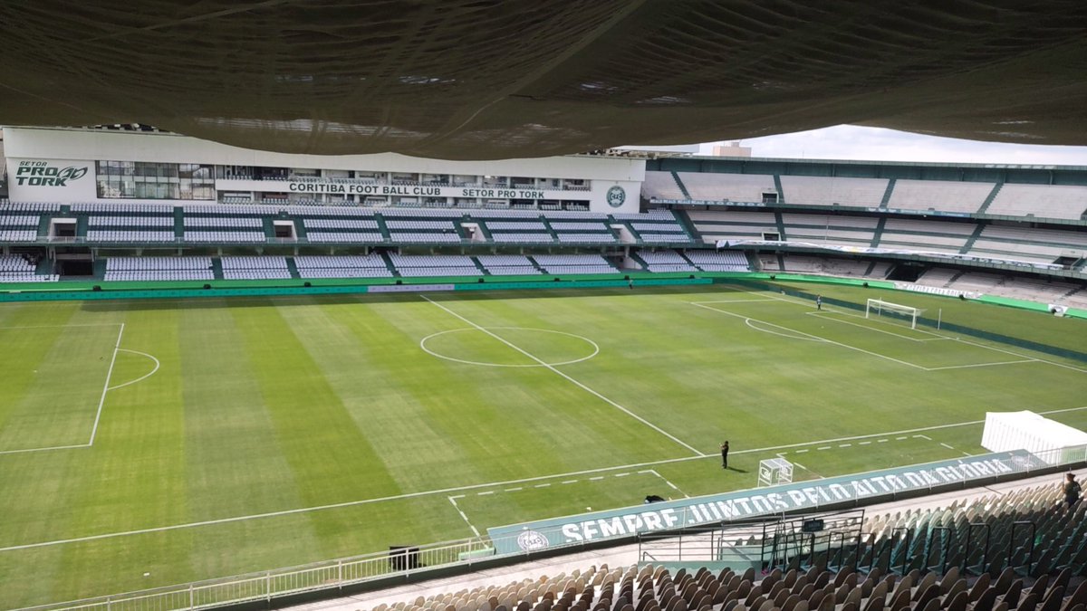 Aqui estamos no estádio Couto Pereira em Curitiba. As 4 tem Coritiba x Brusque