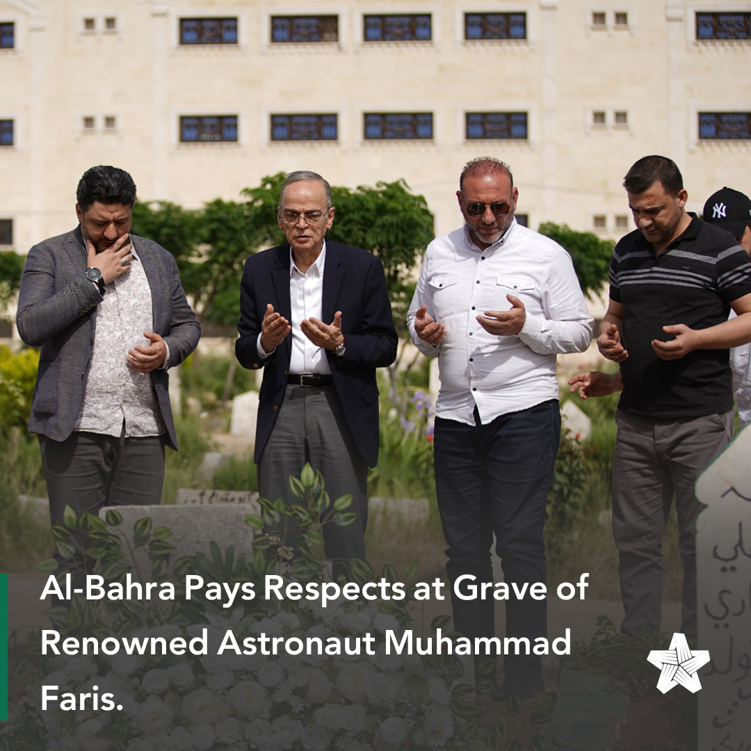 President of the Syrian Opposition Coalition (SOC), Hadi Al-Bahra, along with his accompanying delegation, visited the grave of the late astronaut Muhammad Faris at the Martyrs’ Cemetery in the town of Azaz in the Aleppo countryside. They paid tribute to the esteemed Syrian