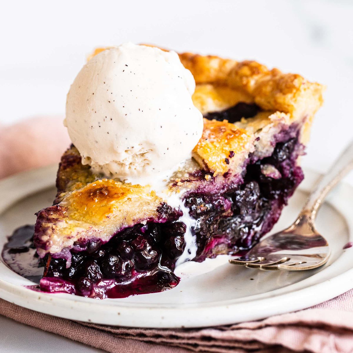 For #BlueberryPieDay do you want your pie regular or a la mode? 🤔