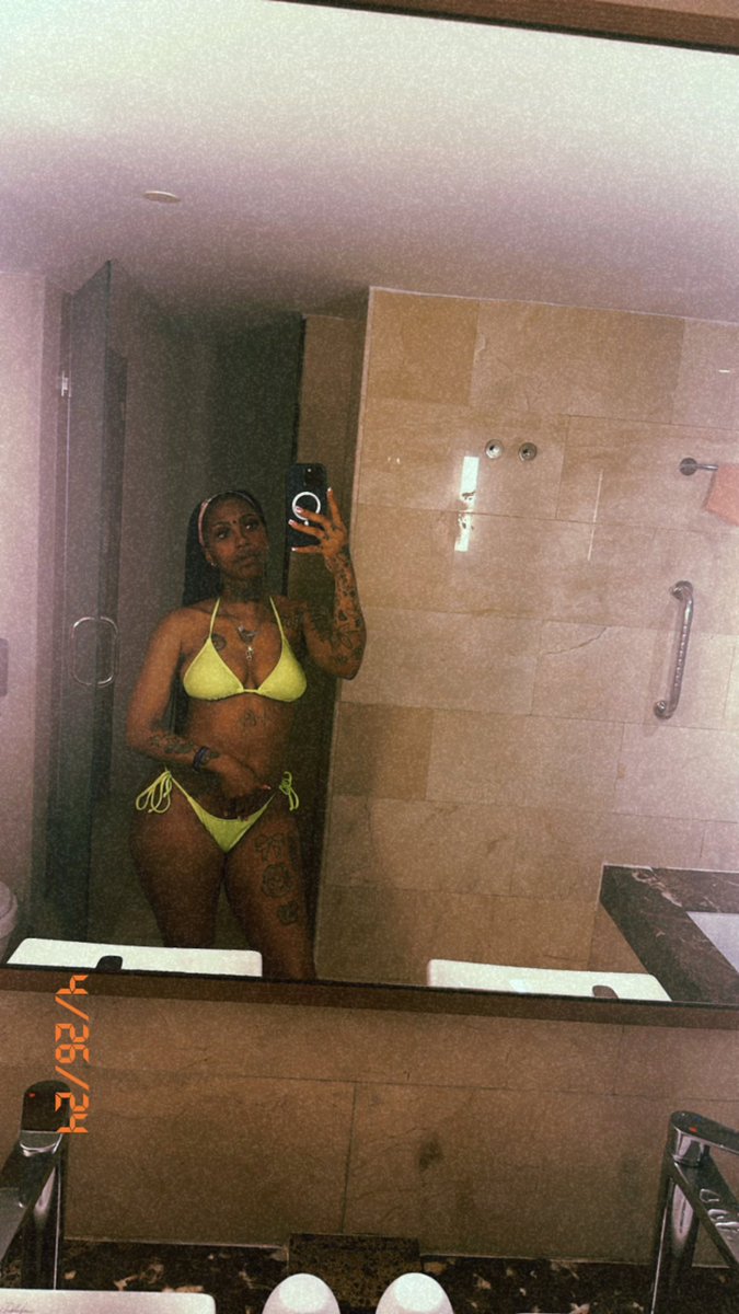 OnlyOneRabb's tweet image. Eating The Swim Up 🫶🏽