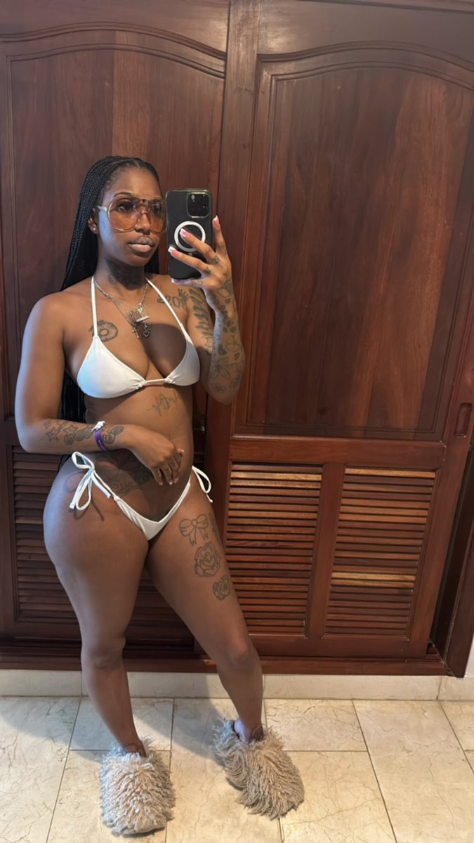 OnlyOneRabb's tweet image. Eating The Swim Up 🫶🏽