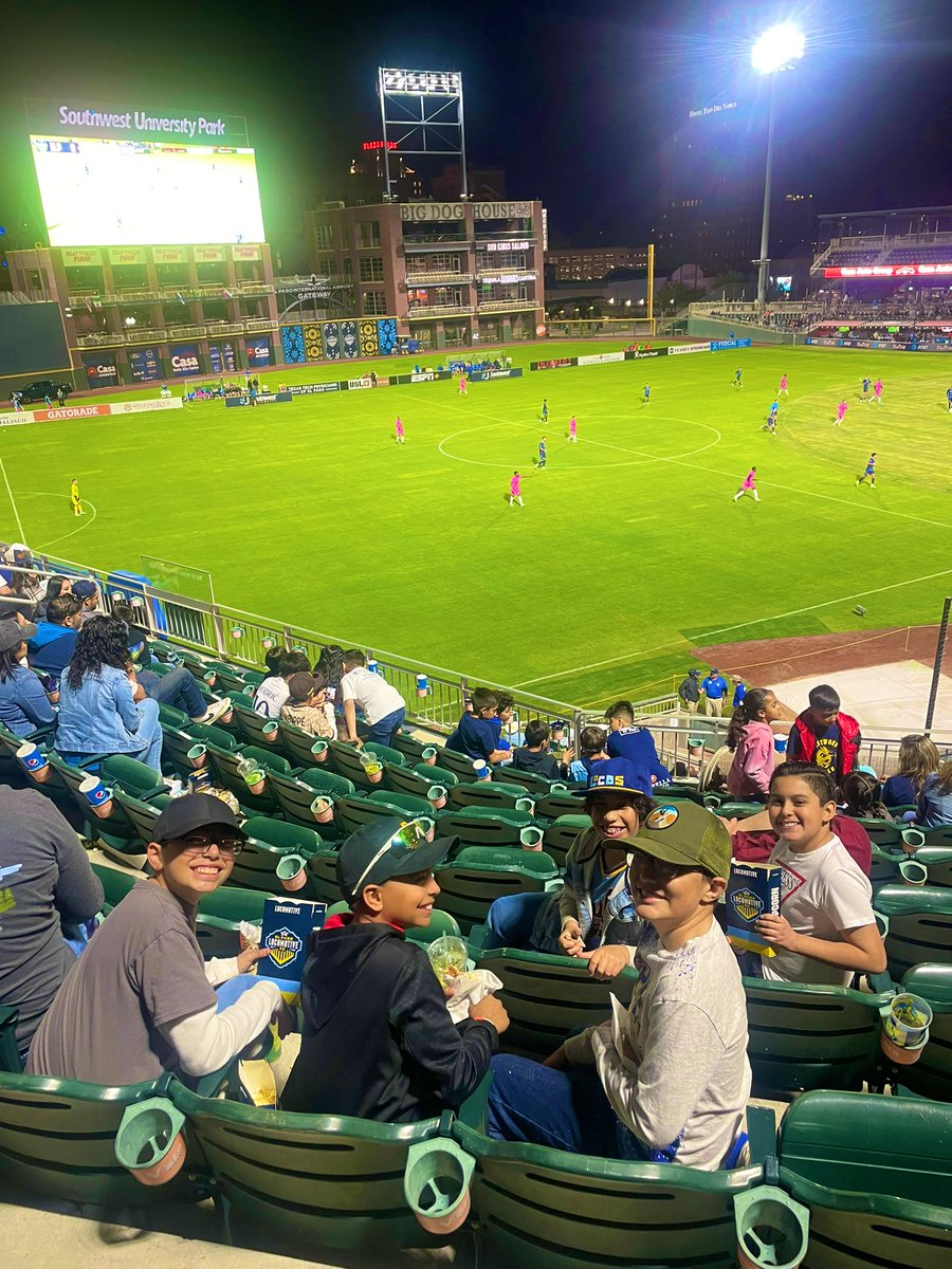 Scored some unforgettable memories at the soccer game last night thanks to @EKISPTA! Thank you for organizing a great time! @eplocomotivefc @EastwoodKnolls