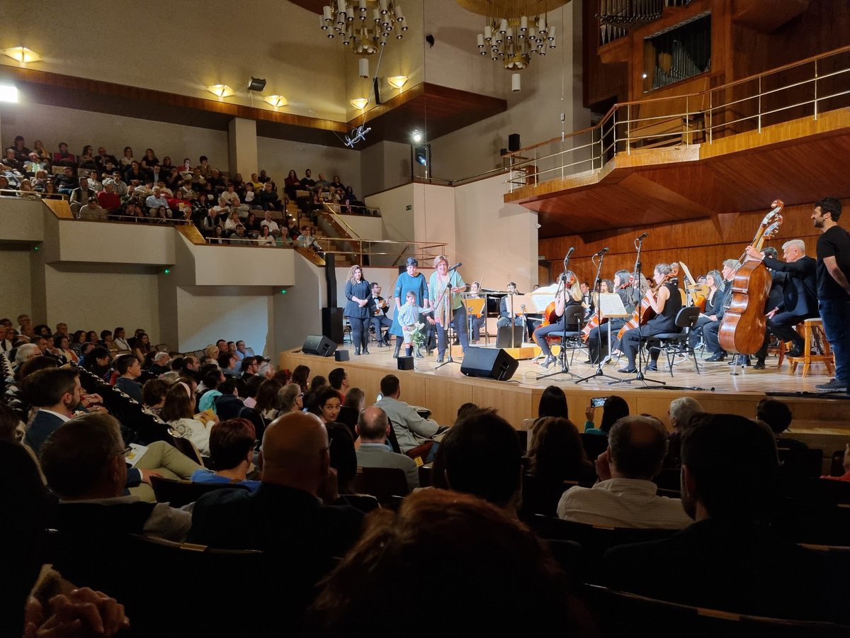 Espectacular concert per celebrar els 60 anys de @Plenainclusion . 38 artistes ens han fet vibrar acompanyats de la @OrquestaCIII . Enhorabona @Plenainclusion #Art_inclusiu