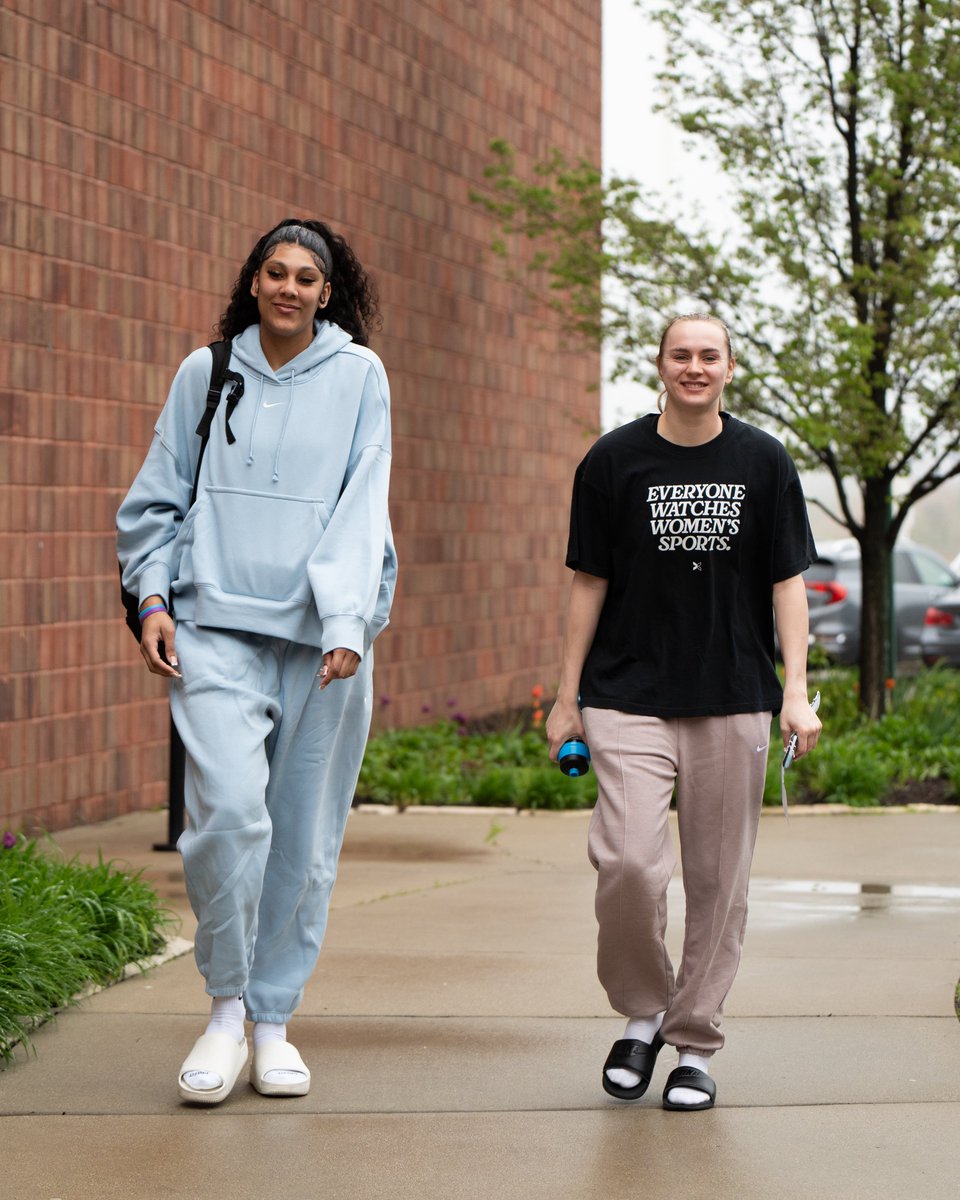 The rooks are in the building 🏠 @Reese10Angel | @Kamillascsilva | @brynnamaxwell