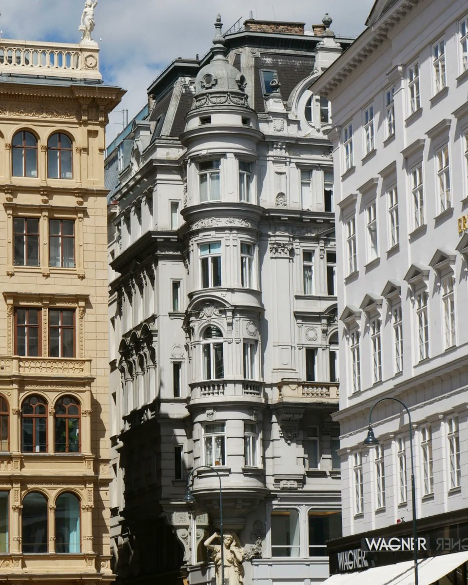 lowseasontravel's tweet image. Opulent. Elegant. Lover of coffee. Vienna is a truly spectacular city that offers everything you could want in the low season ๐ฆ๐น
#GoOneStopFurther #interrail #lowseason #lowseasontraveller #vienna #visitvienna #austria #visitaustria
