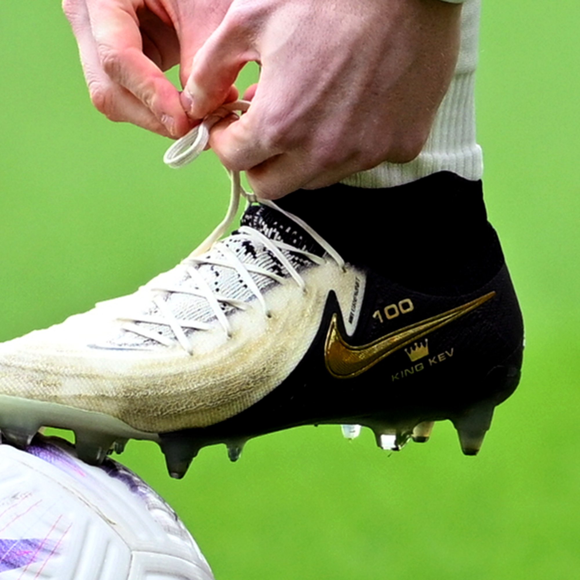 City Xtra on X Dedicated to 100 ManCity goals. KevinDeBruyne s boots this afternoon https t XhCfvRSjc2 X
