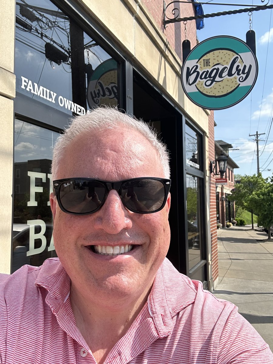 Stopping for bagels on a #sundayincincy is always a solid choice. #sundayvibes #cincyvibes #SundayMorning #eatcincy #cincyeats @bagelrycincy