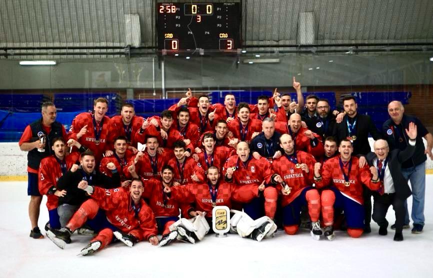 Trijumf hrvatskih hokejaša u Beogradu! 🥳👏 🏒 Naša reprezentacija u hokeju na ledu izborila je plasman u viši rang nakon što je na Svjetskom prvenstvu divizije IIA ostvarila svih pet pobjeda i osvojila 🥇. Dečki, čestitke! ❤️🤍 📸 @photobylidija