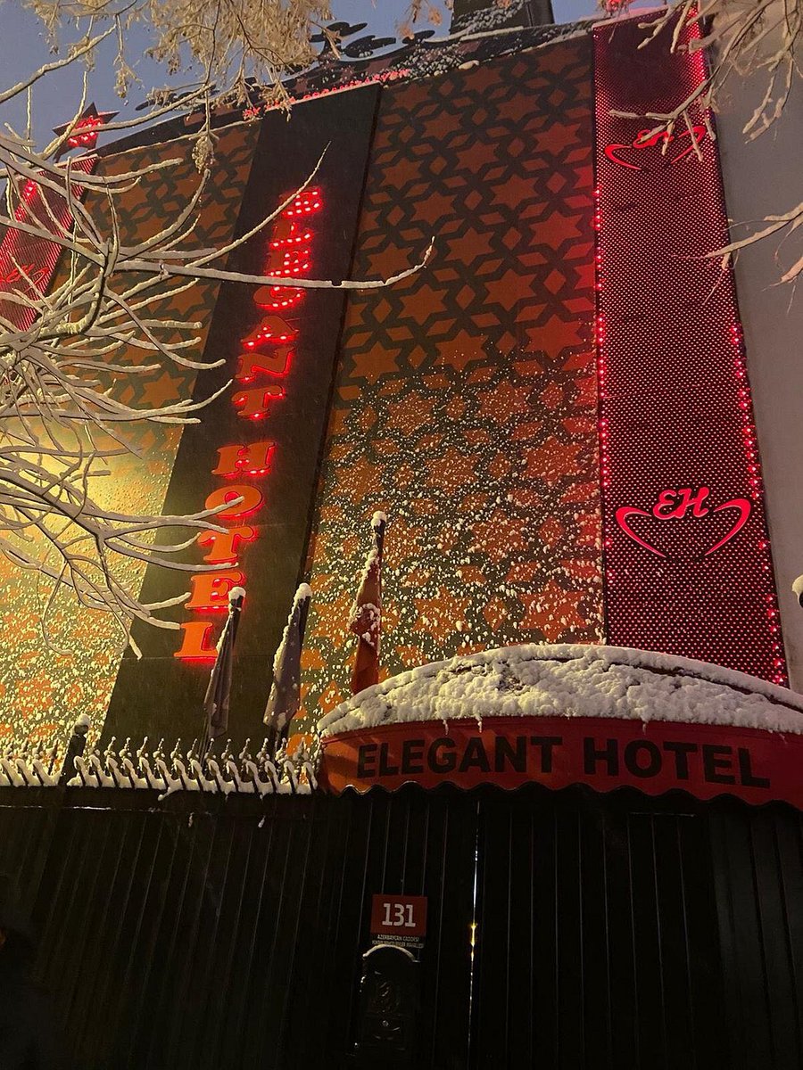 ehaberplus's tweet photo. Elegant Hotel “Odada prezervatif çıktı.” diyen müşteriye, “annenize engel olamıyoruz.” şeklinde cevap verdi. https://t.co/HjIgVLyKLl