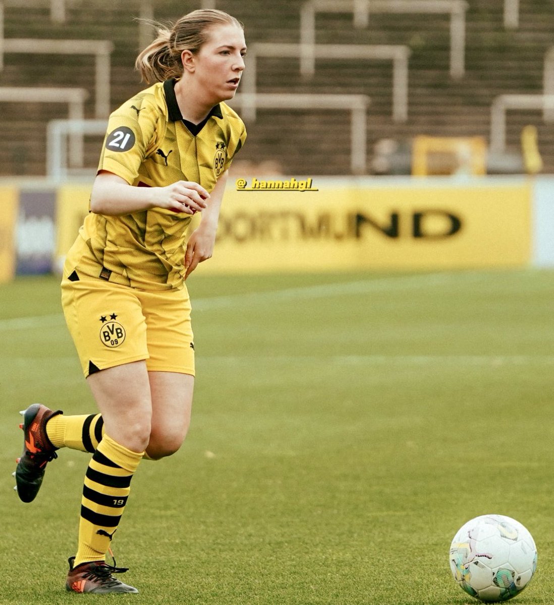 Gratulation an die #BVB-Frauen zum 6:0-Erfolg gegen die Sportfreunde Sümmern 🖤💛💪👍.
Der frischgebackene Landesliga-Meister steht jetzt bei 58 von 60 möglichen Punkten und 99:5 Toren. Dann fällt die 1️⃣0️⃣0️⃣ halt im nächsten Spiel . . .
(Foto: @BVB)