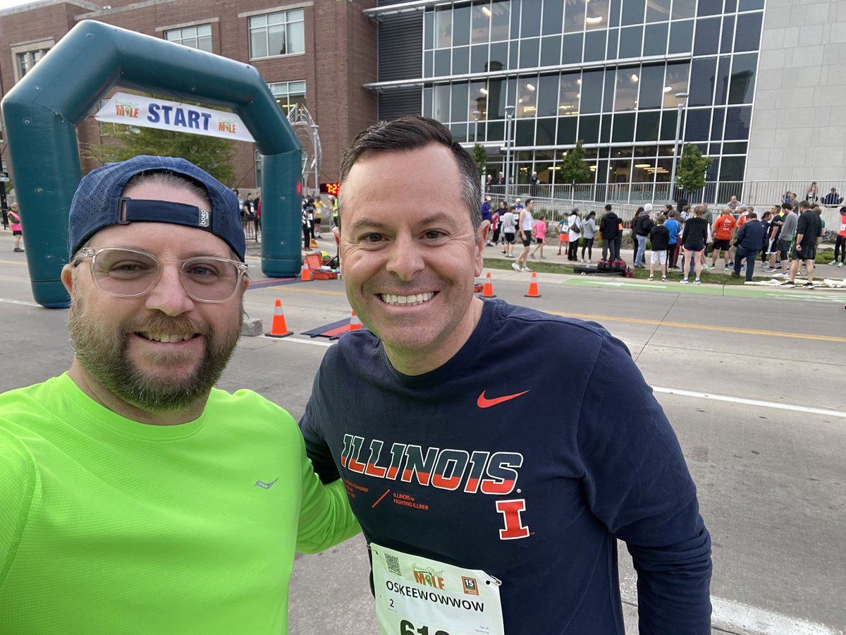 First time warming up with the Green Street Mile this past. Beat my personal goal 🙌 Great event by Jan Seely and the @ILMarathon - added bonus was catching up with Nathan Mandel