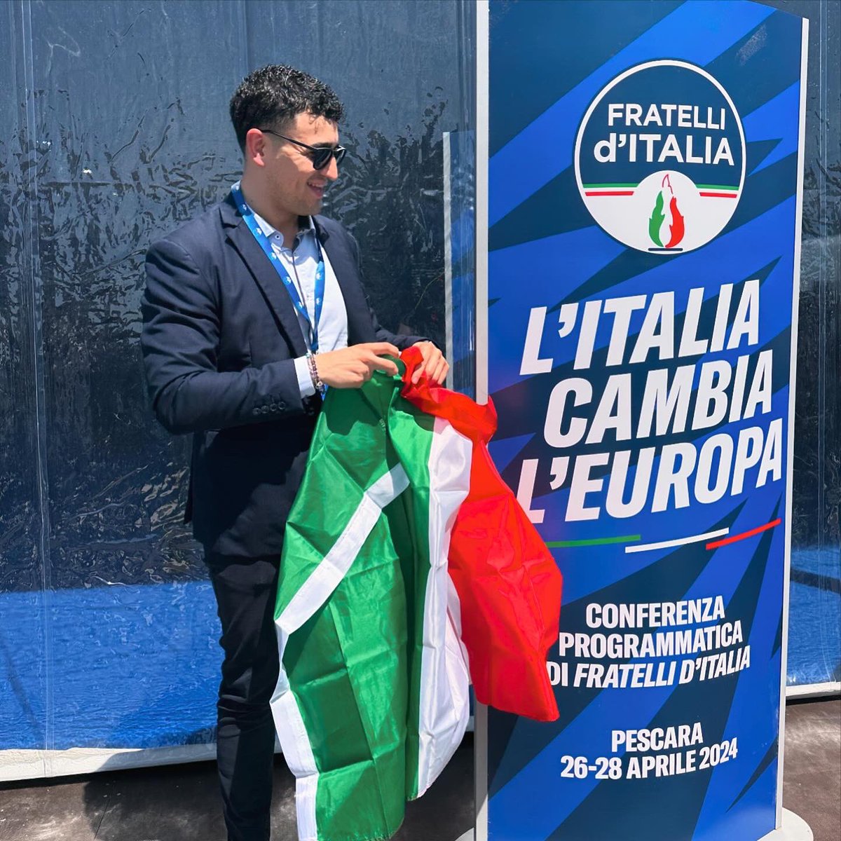 Per questi colori avrò sempre un sorriso e un cuore che batte. ❤️

Viva l'Italia, viva @FratellidItalia 🇮🇹
#Pescara